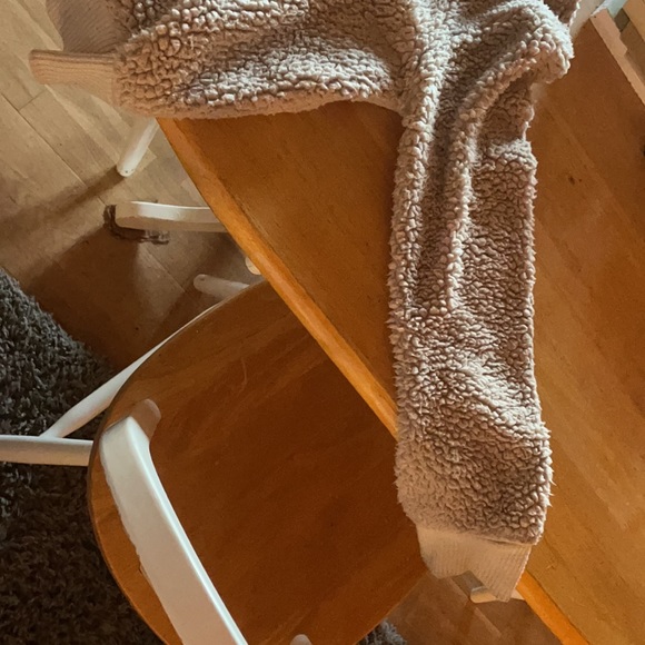 Large, fits like a medium, cozy cardigan - Picture 3 of 4